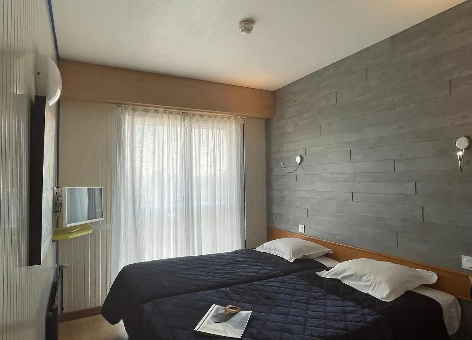 Hotel Arcantis Le Voltaire Rennes 2*,  France